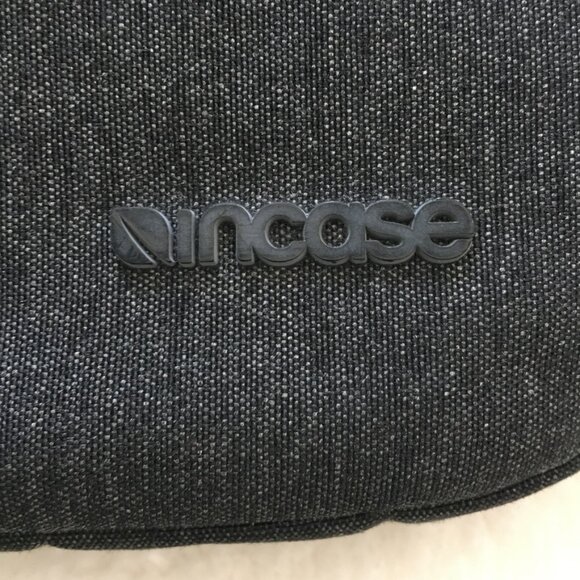 Incase Laptop Sleeve 14"x10" Gray 16" Diagonal - Picture 2 of 12